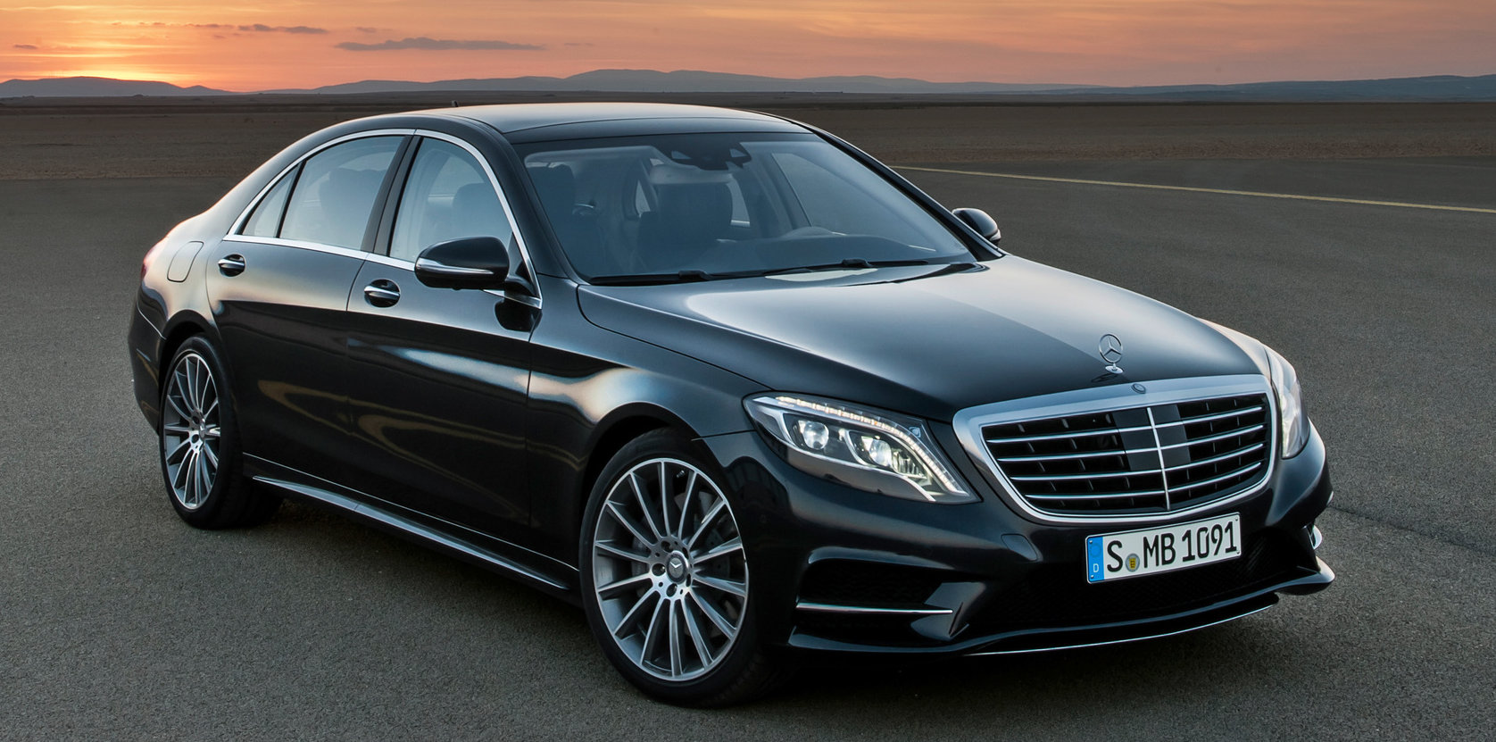 Black Mercedes-Benz S550 Luxury Sedan